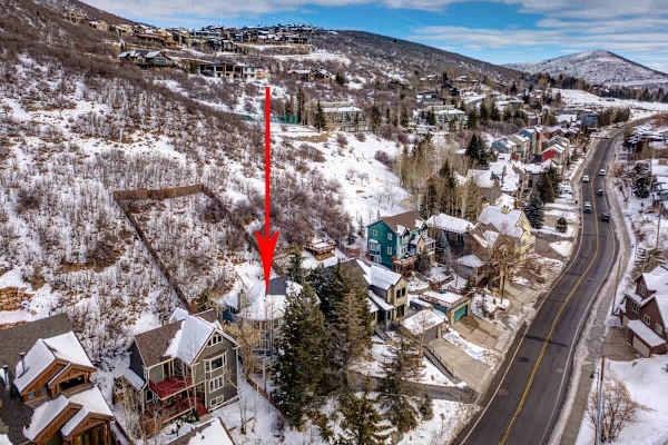 Abode at Loose Moose, private hot tub, walk to town lift, Old Town