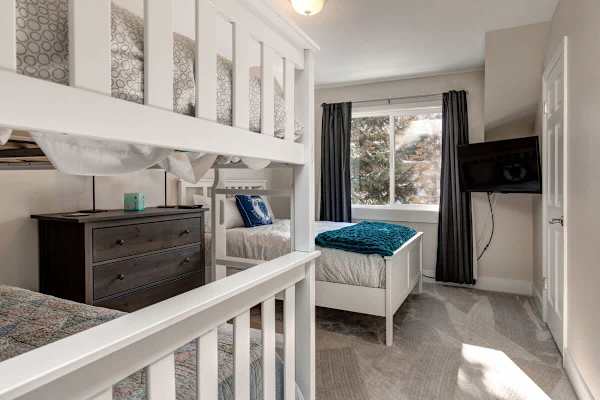 Abode at Loose Moose, private hot tub, walk to town lift, Old Town