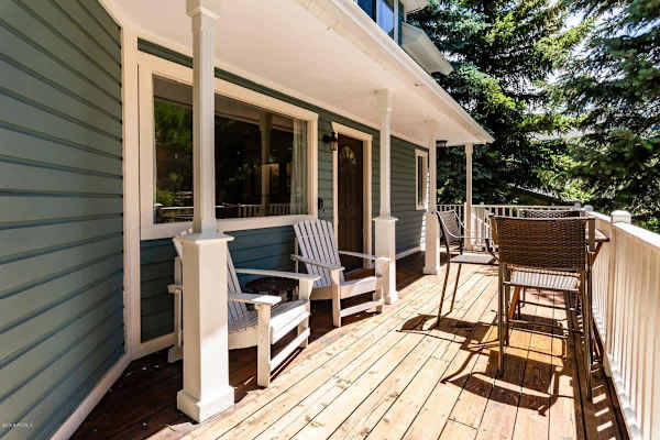 Abode at Loose Moose, private hot tub, walk to town lift, Old Town