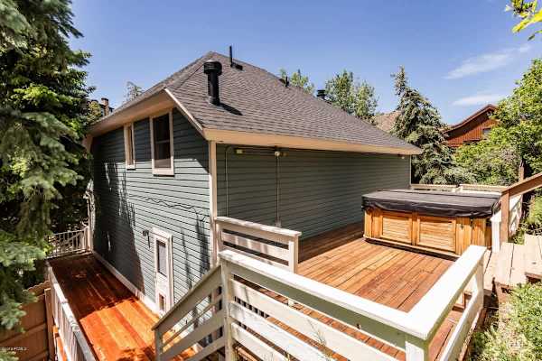 Abode at Loose Moose, private hot tub, walk to town lift, Old Town