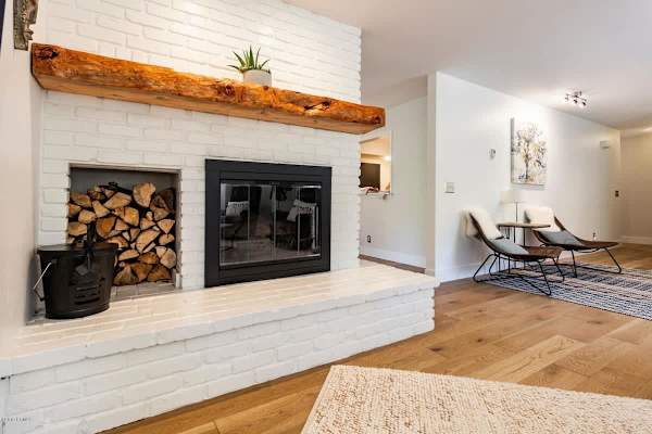 Abode at Loose Moose, private hot tub, walk to town lift, Old Town