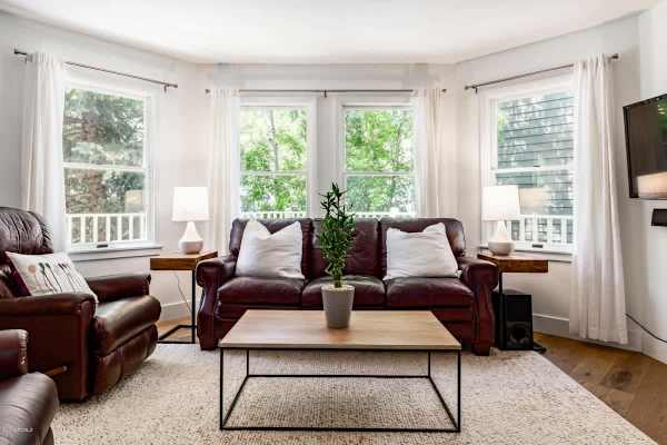 Abode at Loose Moose, private hot tub, walk to town lift, Old Town