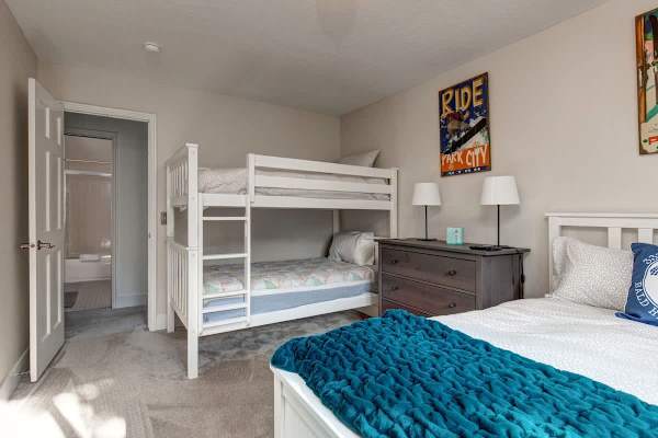Abode at Loose Moose, private hot tub, walk to town lift, Old Town