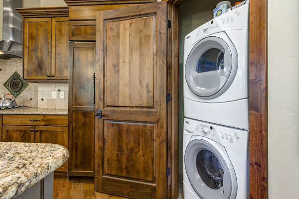 Abode at Alpine Penthouse, ski-in/ski-out, sauna, pool & gym