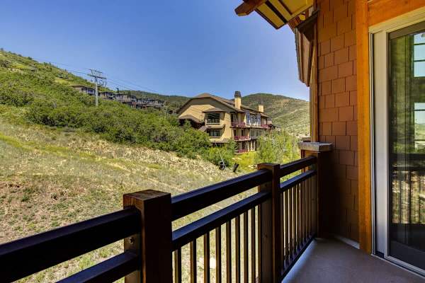 Abode at Alpine Penthouse, ski-in/ski-out, sauna, pool & gym