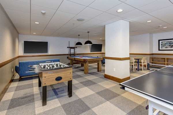 Abode at Alpine Penthouse, ski-in/ski-out, sauna, pool & gym