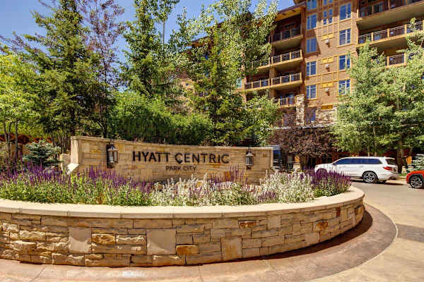 Abode at Alpine Penthouse, ski-in/ski-out, sauna, pool & gym