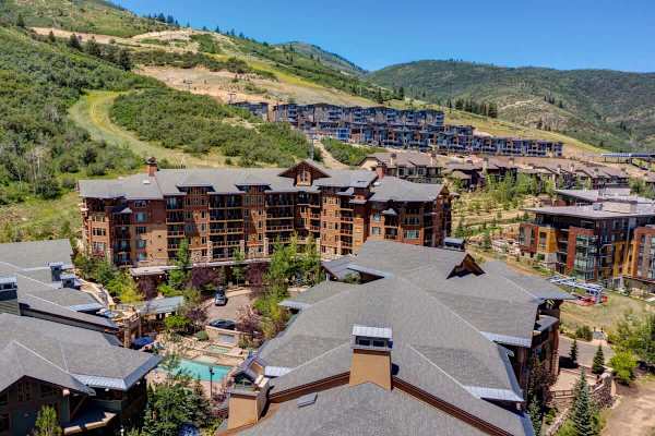 Abode at Alpine Penthouse, ski-in/ski-out, sauna, pool & gym