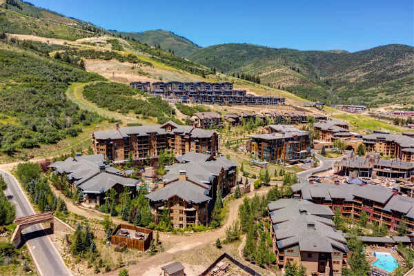 Abode at Alpine Penthouse, ski-in/ski-out, sauna, pool & gym