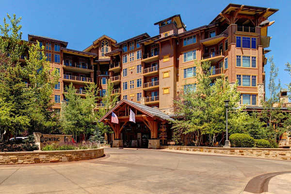 Abode at Alpine Penthouse, ski-in/ski-out, sauna, pool & gym