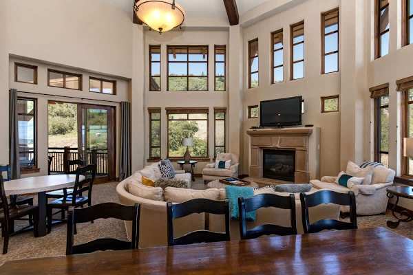 Abode at Alpine Penthouse, ski-in/ski-out, sauna, pool & gym