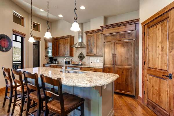 Abode at Alpine Penthouse, ski-in/ski-out, sauna, pool & gym