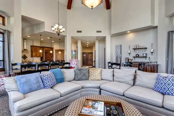 Abode at Alpine Penthouse, ski-in/ski-out, sauna, pool & gym