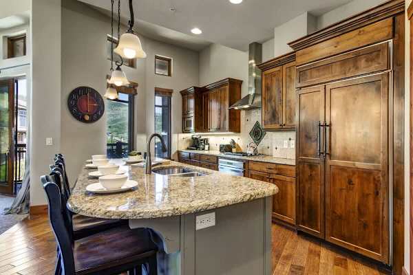 Abode at Alpine Penthouse, ski-in/ski-out, sauna, pool & gym