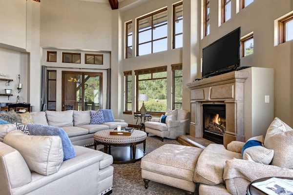 Abode at Alpine Penthouse, ski-in/ski-out, sauna, pool & gym