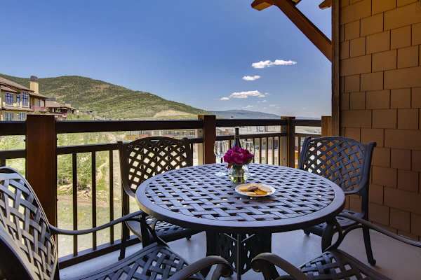 Abode at Alpine Penthouse, ski-in/ski-out, sauna, pool & gym
