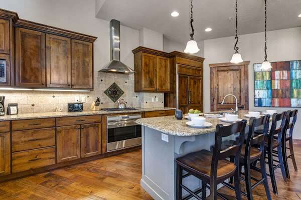 Abode at Alpine Penthouse, ski-in/ski-out, sauna, pool & gym