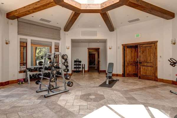 Abode at Alpine Penthouse, ski-in/ski-out, sauna, pool & gym
