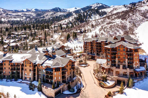 Abode at Alpine Penthouse, ski-in/ski-out, sauna, pool & gym