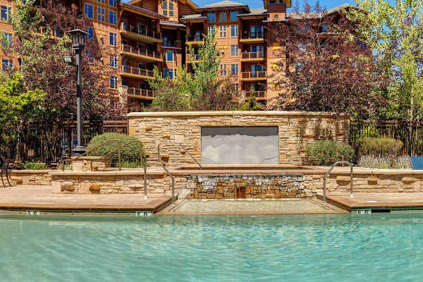 Abode at Alpine Penthouse, ski-in/ski-out, sauna, pool & gym