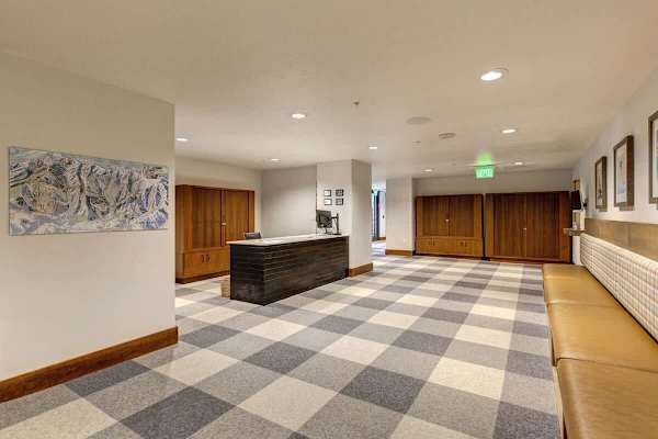 Abode at Alpine Penthouse, ski-in/ski-out, sauna, pool & gym