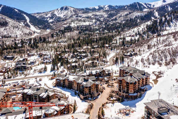 Abode at Alpine Penthouse, ski-in/ski-out, sauna, pool & gym
