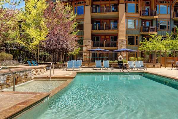 Abode at Alpine Penthouse, ski-in/ski-out, sauna, pool & gym
