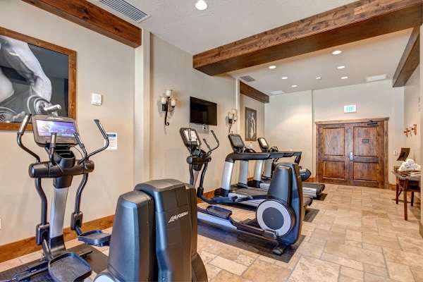 Abode at Alpine Penthouse, ski-in/ski-out, sauna, pool & gym