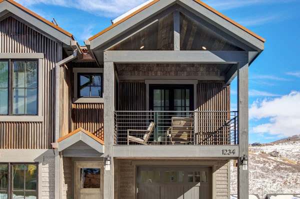 Abode at King's Crown, ski-in/ski-out, private hot tub, on private trail