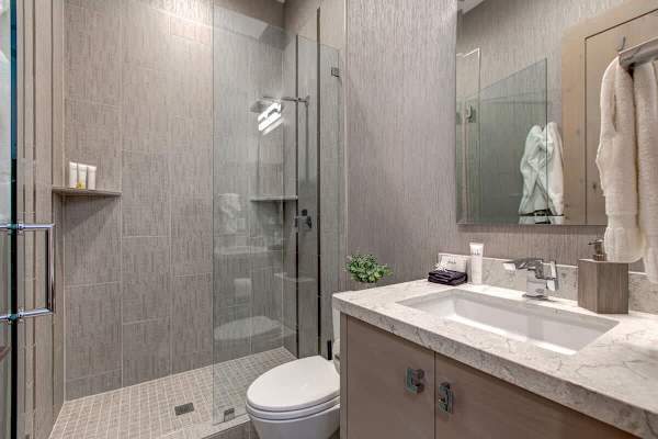 Abode at King's Crown, ski-in/ski-out, private hot tub, on private trail