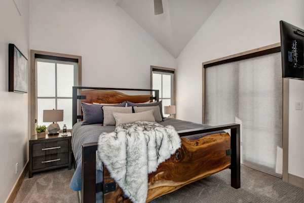 Abode at King's Crown, ski-in/ski-out, private hot tub, on private trail