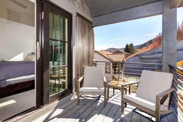 Abode at King's Crown, ski-in/ski-out, private hot tub, on private trail