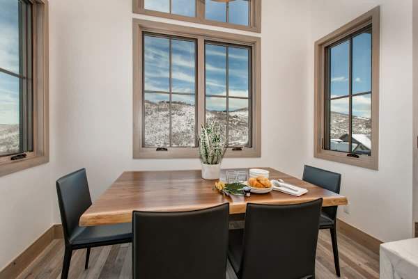 Abode at King's Crown, ski-in/ski-out, private hot tub, on private trail