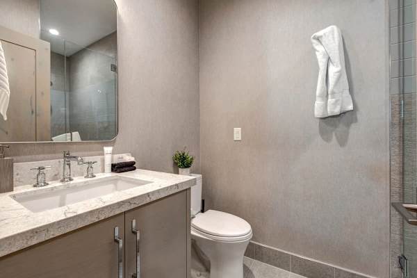 Abode at King's Crown, ski-in/ski-out, private hot tub, on private trail