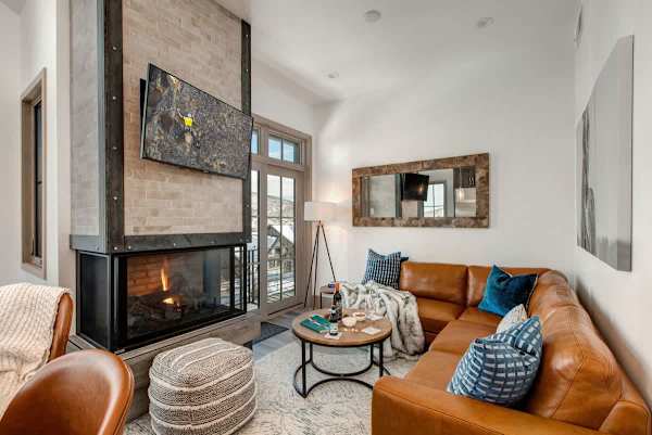 Abode at King's Crown, ski-in/ski-out, private hot tub, on private trail