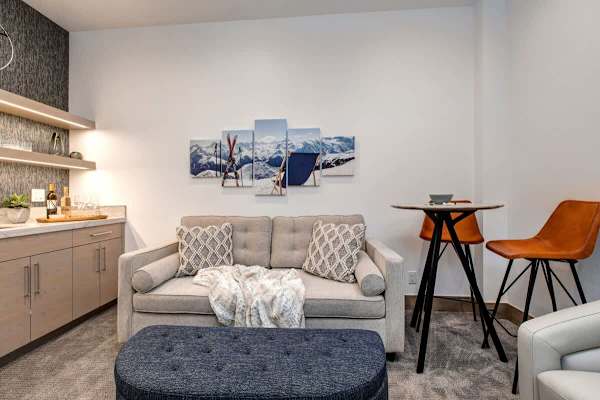 Abode at King's Crown, ski-in/ski-out, private hot tub, on private trail