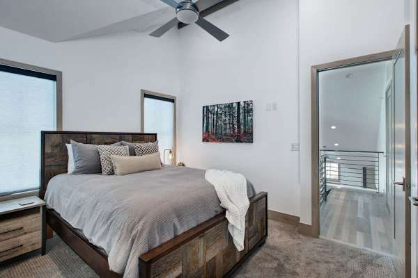 Abode at King's Crown, ski-in/ski-out, private hot tub, on private trail