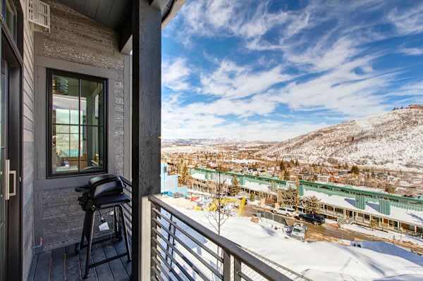 Abode at King's Crown, ski-in/ski-out, private hot tub, on private trail