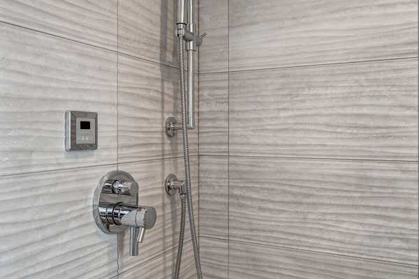 Abode at King's Crown, ski-in/ski-out, private hot tub, on private trail