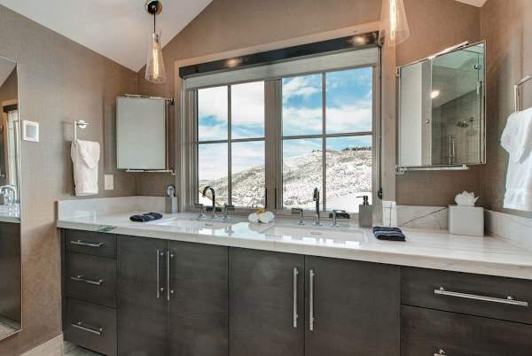Abode at King's Crown, ski-in/ski-out, private hot tub, on private trail
