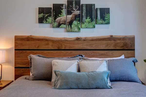 Abode at King's Crown, ski-in/ski-out, private hot tub, on private trail