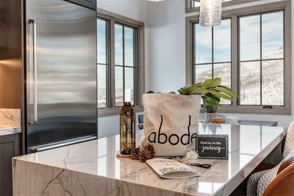 Abode at King's Crown, ski-in/ski-out, private hot tub, on private trail