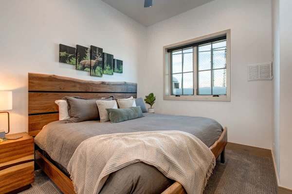 Abode at King's Crown, ski-in/ski-out, private hot tub, on private trail