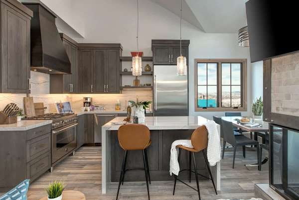 Abode at King's Crown, ski-in/ski-out, private hot tub, on private trail