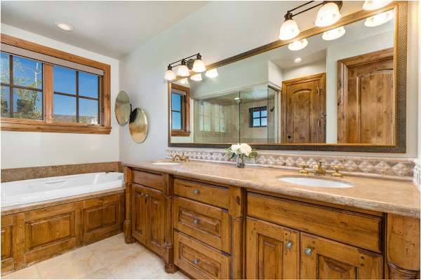 Abode at Lucky Star, ski-in/ski-out, private hot tub, Deer Valley