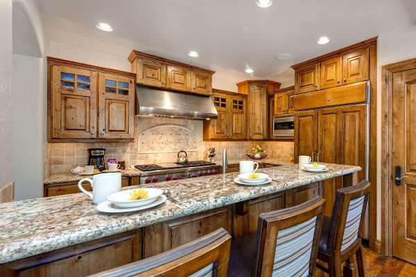 Abode at Lucky Star, ski-in/ski-out, private hot tub, Deer Valley