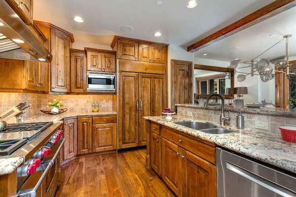 Abode at Lucky Star, ski-in/ski-out, private hot tub, Deer Valley