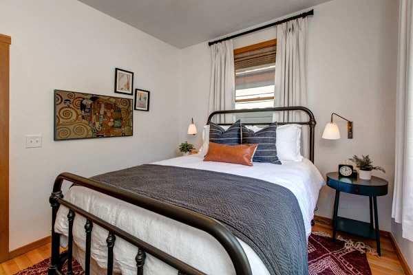 Second bedroom with queen bed.