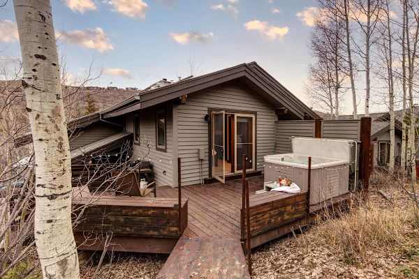 Abode at Moose Den, private hot tub, Deer Valley ski chalet, Old Town