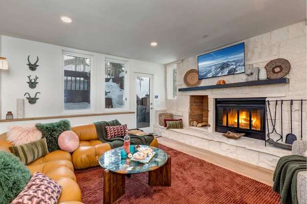 Abode at Aspen Hollow, ski-in/ski-out, hot tub, luxury remodel